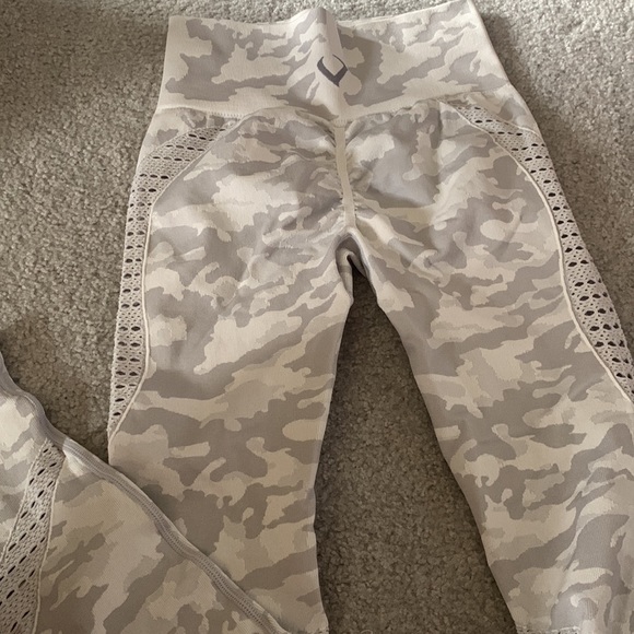 VDC Synergy White Camo Leggings - Picture 7 of 8